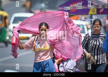 NEW DELHI, INDIEN - 17. JUNI: Menschen wurden an einem heißen Tag im Kingsway Camp am 17. Juni 2024 in New Delhi, Indien, gesehen. (Foto: Sanchit Khanna/Hindustan Times/SIPA USA ) Stockfoto