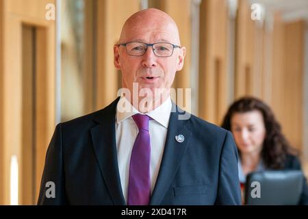 Der erste schottische Minister John Swinney trifft für Fragen des Ersten Ministers im schottischen Parlament in Holyrood, Edinburgh, ein. Bilddatum: Donnerstag, 20. Juni 2024. Stockfoto