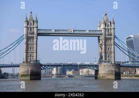 Geografie / Reise, Großbritannien, England, London, Blick von der Themse auf die Tower Bridge, ADDITIONAL-RIGHTS-CLEARANCE-INFO-NOT-AVAILABLE Stockfoto