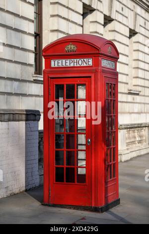 Geografie / Reisen, Großbritannien, England, London, rote Telefonbox, Westminster, London, England, ADDITIONAL-RIGHTS-CLEARANCE-INFO-NOT-AVAILABLE Stockfoto