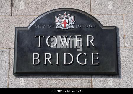 Geografie / Reise, Großbritannien, England, London, Schild an der Tower Bridge, London, England, ADDITIONAL-RIGHTS-CLEARANCE-INFO-NOT-AVAILABLE Stockfoto