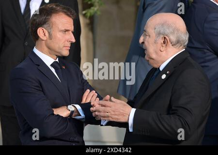 Toasts, . Juni 2024. Frankreichs Präsident Emmanuel Macron spricht mit dem algerischen Präsidenten Abdelmadjid Tebboune während des G7-Gipfels in Borgo Egnazia (Brindisi), Italien, am 14. Juni 2024. Der französische Präsident Emmanuel Macron spricht mit dem algerischen Präsidenten Abdelmadjid Tebboune während des G7-Gipfels in Borgo Egnazia (Brindisi), Italien, am 14. Juni 2024. Quelle: Unabhängige Fotoagentur/Alamy Live News Stockfoto