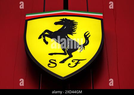 Barcelona, Spanien. Juni 2024. Ferrari-Logo. 20.06.2024. Formel-1-Weltmeisterschaft, Rd 10, Großer Preis Von Spanien, Barcelona, Spanien, Vorbereitungstag. Das Foto sollte lauten: XPB/Alamy Live News. Stockfoto