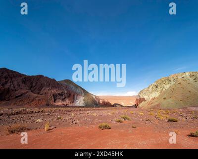 Farbenfrohe Berge und Täler im Rainbow Valley, Atacamawüste, Chile Stockfoto