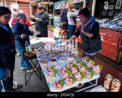 Ceviche auf dem Fischmarkt, Fischmarkt, Mercado Angelmo, Puerto Montt, Chile Stockfoto