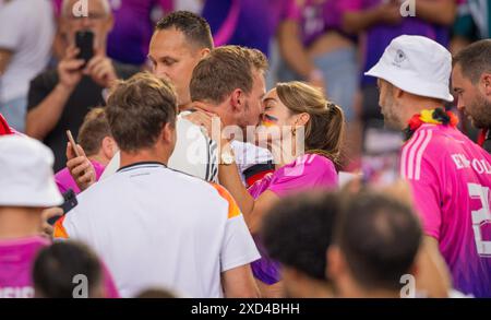 Stuttgart, Deutschland. Juni 2024. Abschlussjubel von Trainer Julian Nagelsmann seiner Freundin Lena Wurzenberger (Deutschland) Deutschland - Ungarn D Stockfoto