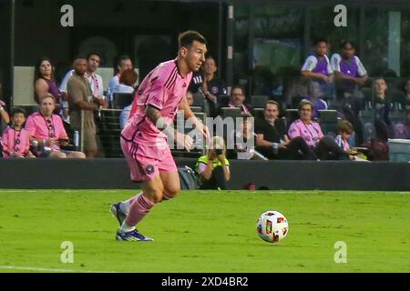 Fort Lauderdale, Florida, USA. Juni 2024. Inter Miami CF Mittelfeldspieler Lionel Messi (10) dribbelt den Ball während des Spiels gegen das Chase Stadium. (Kreditbild: © Debby Wong/ZUMA Press Wire) NUR REDAKTIONELLE VERWENDUNG! Nicht für kommerzielle ZWECKE! Stockfoto