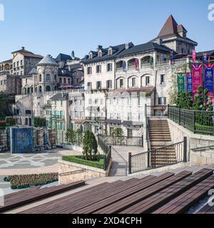 BA Na Hills, Vietnam - 7. Februar 2024: Französisches Dorf im Sunworld Ba Na Hills Resort, da Nang, Vietnam Stockfoto