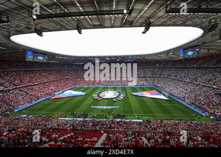 München, Deutschland. Juni 2024. Fußball: Europameisterschaft, Slowenien - Serbien, Vorrunde, Gruppe C, Spieltag 2, die Münchner Fußballarena, das Stadion vor dem Spiel. Vermerk: Daniel Karmann/dpa/Alamy Live News Stockfoto