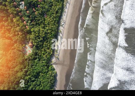 Küste in Nicaragua mit tropischen Bäumen aus der Vogelperspektive Stockfoto