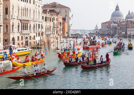 Festa sull'Acqua die Regatta für einheimische Venezianer vor Karneval, Canal Grande, Venedig, Italien Stockfoto