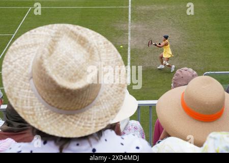 Diana Shnaider im Kampf gegen Marie Bouzkova im Singlespiel der Frauen am 6. Tag des Rothesay Classic im Edgbaston Priory Club, Birmingham. Bilddatum: Donnerstag, 20. Juni 2024. Stockfoto