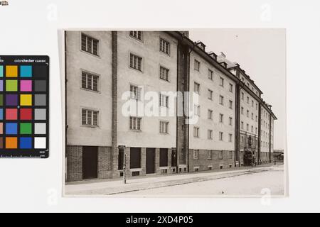 10., Staudiglgasse 9 / Kennergasse 10 / Bürgergasse 24 - Städtische Wohnhausanlage Carl (Karl) Zapletal (1876–1941), Fotograf Timtom, Fassade (des Hauses oder Gebäudes), Wohnung, Mehrfamilienhaus um 1930 Stockfoto