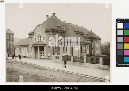 10., Waldmüllerpark - Kindergarten Carl (Karl) Zapletal (1876–1941), Fotograf Timtom, Fassade (Haus oder Gebäude), Kindergarten, mit Menschen, Waldmüllerpark um 1925 Stockfoto