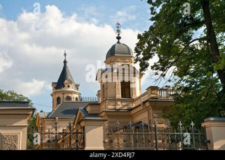 St. Petersburg, Russland - 07. Juli 2012: Fragment der Architektur des Palastes von Großherzog Alexej Alexandrowitsch. Jetzt das St. Petersburger Haus Stockfoto