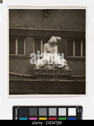 10., Reumannplatz 23 - Amalienbad - Plastik Martin Gerlach jun. (1879–1944), Fotograf Timtom, Amalienbad, Architekturskulptur, Skulptur um 1926 Stockfoto