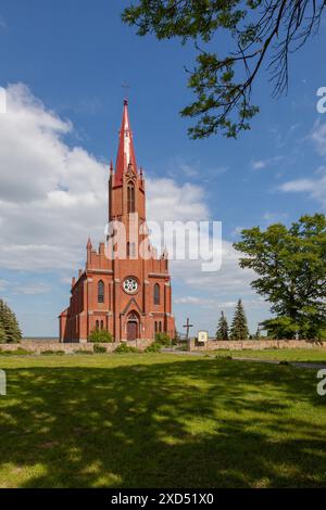 Kirche der Himmelfahrt der Heiligen Jungfrau Maria in der Agrarstadt Budslav, Weißrussland. Stockfoto
