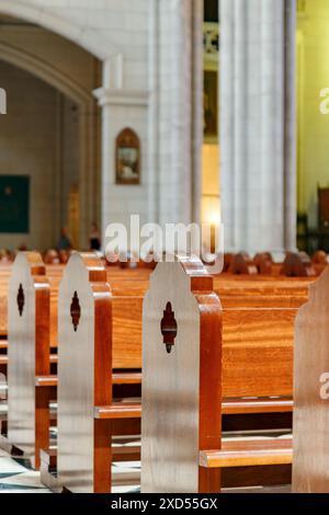 Madrid, Spanien - 18. August 2014: Innere der Kathedrale Santa Maria de la Almudena in Madrid. Stockfoto