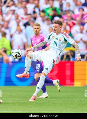 Stuttgart, Deutschland. Juni 2024. Bendeguz Bolla, HUN 14 wetteifern um den Ball, Tackling, Duell, Header, zweikampf, Aktion, Kampf gegen Maximilian Mittelstaedt, DFB 18 im Gruppenspiel DEUTSCHLAND - UNGARN 2-0 der UEFA-Europameisterschaften 2024 am 19. Juni 2024 in Stuttgart. Fotograf: ddp Images/STAR-Images Credit: ddp Media GmbH/Alamy Live News Stockfoto