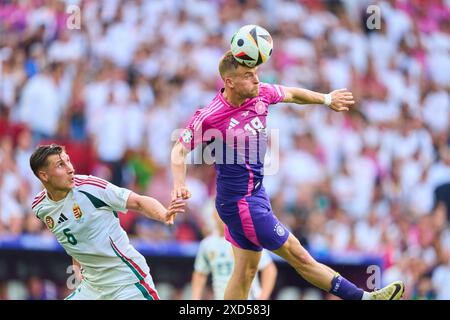Stuttgart, Deutschland. Juni 2024. Willi Orban, HUN 6 wetteifern um den Ball, Tackling, Duell, Header, zweikampf, Aktion, Kampf gegen Maximilian Mittelstaedt, DFB 18 im Gruppenspiel DEUTSCHLAND - UNGARN 2-0 der UEFA-Europameisterschaften 2024 am 19. Juni 2024 in Stuttgart. Fotograf: ddp Images/STAR-Images Credit: ddp Media GmbH/Alamy Live News Stockfoto