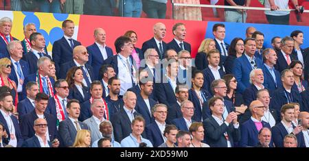 Oben V-l, Viktor Orban, Ministerpraesident von Ungarn Aleksander CEFERIN, UEFA-Präsident, Olaf Scholz, Bundeskanzler Deutschland mit Ehefrau Britta Ernst Bernd Neuendorf, DFB-Präsident Deutscher Fußballverband, Hans-Joachim Watzke, Geschäftsführer BVB, Mitglied DFB-Präsidium, DFB-Vizepräsident, Nancy Faeser, SPD Bundesministerin des Innern und für Heimat der Bundesrepublik Deutschland, Karl Lauterbach, Bundesgesundheitsminister Philipp LAHM ex Profi Ex-DFB Kapitaen, Celia SASIC, DFB Oliver Bierhoff, Rani und Sami Khedira, Karlheinz Riedle, Rudi Voeller, Voeller (DFB Sportdirektor), Stockfoto