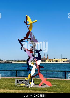 Skulptur Morgenflug am Fluss oder am Ufer, Windsor, Ontario, Kanada Stockfoto