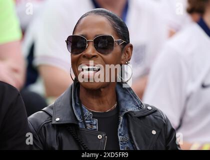 Frankfurt, Deutschland. Juni 2024. Jude Bellingham von Englands Mutter Denise während des UEFA-Europameisterschaftsspiels in der Commerzbank-Arena in Frankfurt. Der Bildnachweis sollte lauten: David Klein/Sportimage Credit: Sportimage Ltd/Alamy Live News Stockfoto