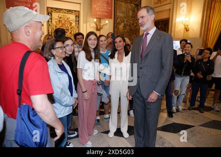König Felipe VI. Von Spanien, Königin Letizia von Spanien, besucht die Ausstellung „Felipe VI: A Decade of the History of the Crown of Spain“. Am Königspalast auf Stockfoto