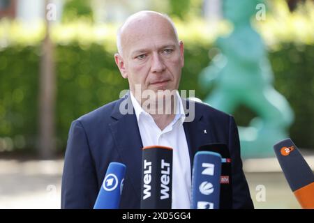 Kai Wegner Ministerpräsidentenkonferenz in Berlin, Schwerpunktthemen Sicherheit und Verteidigung, Migration, Bezahlkarte, Pflichtversicherung gegen Elementarschäden, am 20.06.2024 in Berlin, Hessische Landesvertretung, Deutschland *** Kai Wegner Ministerpräsidenten Konferenz in Berlin, Schwerpunkt Sicherheit und Verteidigung, Migration, Zahlungskarte, Pflichtversicherung gegen Elementarschäden, am 20 06 2024 in Berlin, Hessische Landesvertretung, Deutschland Stockfoto