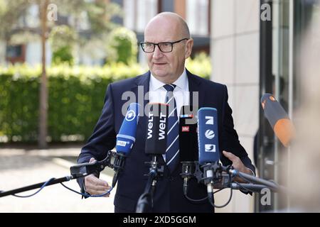 Dietmar Woidke Ministerpräsidentenkonferenz in Berlin, Schwerpunktthemen Sicherheit und Verteidigung, Migration, Bezahlkarte, Pflichtversicherung gegen Elementarschäden, am 20.06.2024 in Berlin, Hessische Landesvertretung, Deutschland *** Dietmar Woidke Ministerpräsidenten Konferenz in Berlin, Schwerpunkt Sicherheit und Verteidigung, Migration, Zahlungskarte, Pflichtversicherung gegen Elementarschäden, am 20 06 2024 in Berlin, Hessische Landesvertretung, Deutschland Stockfoto