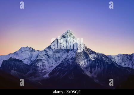 AMA Dablam - Berg im östlichen Himalaya der Provinz Koshi, Nepal. Hauptspitze. Stockfoto