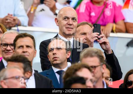 19. Juni 2024, Baden-Württemberg, Stuttgart: Fußball: Europameisterschaft, Deutschland - Ungarn, Vorrunde, Gruppe A, Spieltag 2, Stuttgart Arena, DFB-Präsident Bernd Neuendorf steht vor dem Spiel auf der Tribüne. Foto: Tom Weller/dpa Stockfoto