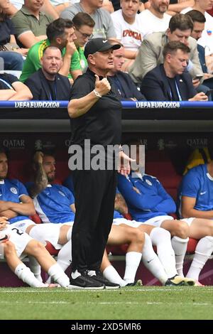 MÜNCHEN, DEUTSCHLAND - 20. JUNI: Trainer Matjaz Kek aus Slowenien während des Gruppenspiels der UEFA EURO 2024 zwischen Slowenien und Serbien am 20. Juni 2024 in München.240620 SEPA 24 060 - 20240620 PD10395 Stockfoto