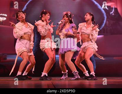 Sunrise, FL, USA. Juni 2024. Melanie Martinez tritt während der Trilogy Tour im Amerant Bank Area am 19. Juni 2024 in Sunrise, Florida auf. Quelle: Mpi04/Media Punch/Alamy Live News Stockfoto