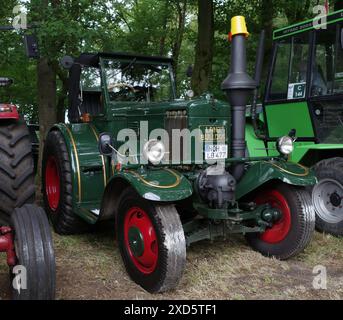 Itterbeck, Deutschland - 16. Juni 2024 ein Oldtimer-Traktor oder Auto: Der Lanz Eilbulldog, der 35 km/h fahren konnte. Sie wurden zwischen 1937 und 1954 hergestellt Stockfoto