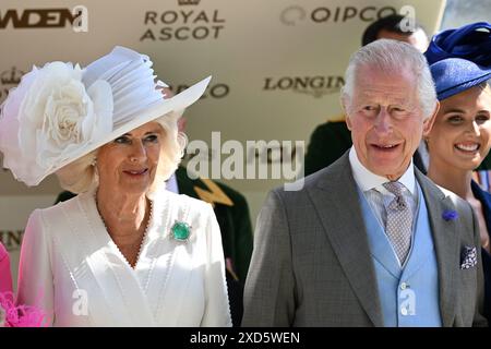 Ascot Racecourse, Berkshire, Großbritannien. Juni 2024. Royal Ascot Horse Racing, Ladies Day 3; HRH King Charles III und Queen Camilla Credit: Action Plus Sports/Alamy Live News Stockfoto