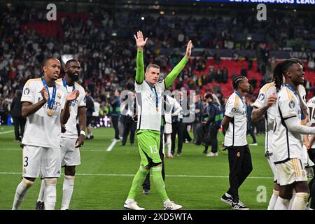 Torhüter Andriy Lunin (13) von Real Madrid feiert nach dem Sieg eines Fußballspiels zwischen der Deutschen Borussia Dortmund und dem spanischen Real Madrid CF im UEFA Champions League Finale der Saison 2023-24 am Sonntag, 1. Juni 2024 in London, Großbritannien . FOTO SPORTPIX | David Catry Stockfoto