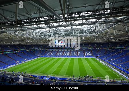 Gelsenkirchen, Deutschland. Juni 2024. Gelsenkirchen, Deutschland, 20. Juni 2024: Überblick über das Stadion vor der UEFA EURO 2024 Deutschland Gruppe B Fußballspiel zwischen Spanien und Italien in der Arena AufSchalke in Gelsenkirchen. (Daniela Porcelli/SPP) Credit: SPP Sport Press Photo. /Alamy Live News Stockfoto
