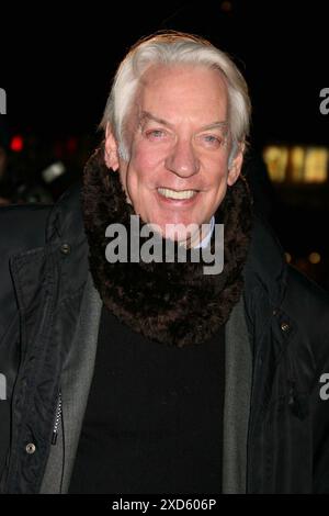 Donald Sutherland ist verstorben. Donald Sutherland nimmt am 10. November 2005 an der Premiere von „Pride and Previdence“ auf dem Loews Lincoln Square in New York Teil. Foto: Henry McGee/MediaPunch Stockfoto