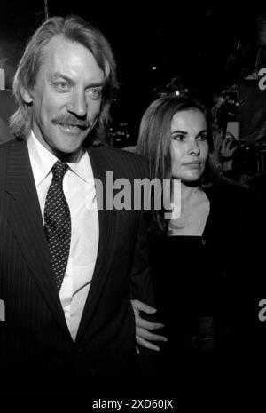 Donald Sutherland ist verstorben. Donald Sutherland und Francine Sutherland um 1980. Hinweis: Ralph Dominguez/MediaPunch Stockfoto