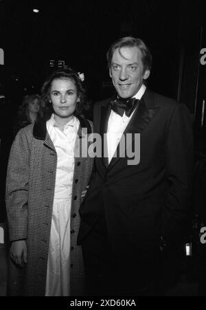 Donald Sutherland ist verstorben. Donald Sutherland und Francine Sutherland um 1980. Hinweis: Ralph Dominguez/MediaPunch Stockfoto