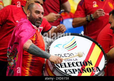Gelsenkirchen, Deutschland. Juni 2024. Während des Spiels der UEFA Euro 2024 zwischen Spanien und Italien, Gruppe B, DATE 2, spielten die spanischen Fans am 20. Juni 2024 im Veltins-Arena-Stadion in Gelsenkirchen. (Foto: Sergio Ruiz/PRESSINPHOTO) Credit: PRESSINPHOTO SPORTS AGENCY/Alamy Live News Stockfoto