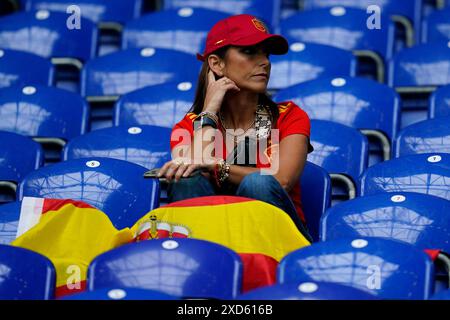 Gelsenkirchen, Deutschland. Juni 2024. Während des Spiels der UEFA Euro 2024 zwischen Spanien und Italien, Gruppe B, DATE 2, spielten die spanischen Fans am 20. Juni 2024 im Veltins-Arena-Stadion in Gelsenkirchen. (Foto: Sergio Ruiz/PRESSINPHOTO) Credit: PRESSINPHOTO SPORTS AGENCY/Alamy Live News Stockfoto
