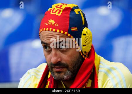 Gelsenkirchen, Deutschland. Juni 2024. Während des Spiels der UEFA Euro 2024 zwischen Spanien und Italien, Gruppe B, DATE 2, spielten die spanischen Fans am 20. Juni 2024 im Veltins-Arena-Stadion in Gelsenkirchen. (Foto: Sergio Ruiz/PRESSINPHOTO) Credit: PRESSINPHOTO SPORTS AGENCY/Alamy Live News Stockfoto