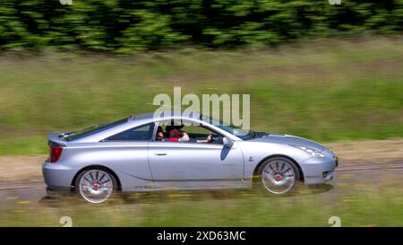 Milton Keynes, Großbritannien - 20. Juni 2024: 2005 silberne Toyota Celica Auto fährt auf einer britischen Landstraße Stockfoto