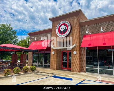 Douglasville, GA - 10. Juni 2024: Panda Express ist ein Kettenrestaurant mit amerikanischer chinesischer Küche in einem schnellen, ungezwungenen Ambiente. Stockfoto