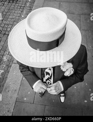 Ein Schwarzweiß-Foto von George Skeggs, bekannt als Soho George in London. Stockfoto