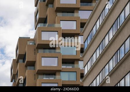 Fassadendetails der Wohntürme Norra Tornen in Vasastaden, Stockholm, Schweden. Entworfen vom Architekten Reinier de Graaf. Stockfoto