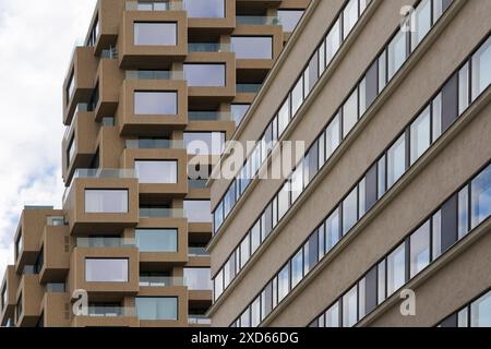 Fassadendetails der Wohntürme Norra Tornen in Vasastaden, Stockholm, Schweden. Entworfen vom Architekten Reinier de Graaf. Stockfoto