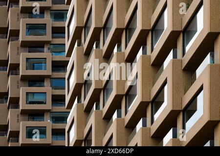 Fassadendetails der Wohntürme Norra Tornen in Vasastaden, Stockholm, Schweden. Entworfen vom Architekten Reinier de Graaf. Stockfoto